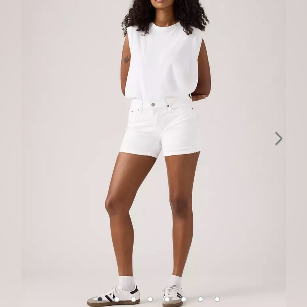 Levi White Mid-Length Shorts